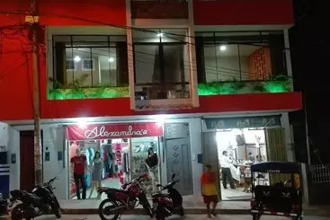 ホテル Hospedaje Piolin