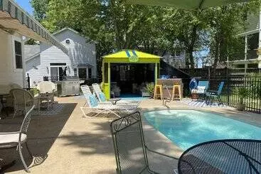 Colonial Beach Plaza Bed & Breakfast