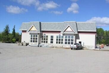 هتل Sunset Inn And Suites