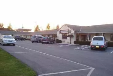 Motelli Black Forest Inn Of Adamstown