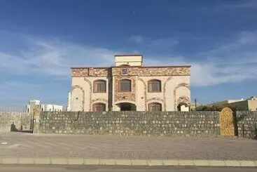 پانسیون Stone House