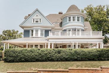 客栈  The Historic Berkeley Place