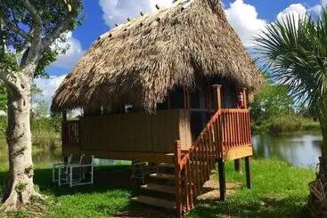 Everglades Chickee Cottage & Bungalow   Ochopee