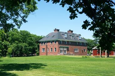 Otel Hazel Grouse Manor