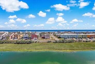 Hotel Ocean View From Arcane Condo By Redawning