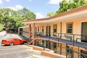 モーテル Budgetel Inn & Suites, Downtown Tallahassee By Oyo