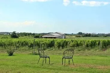 ベッドアンドブレックファースト House By The Side Of The Road