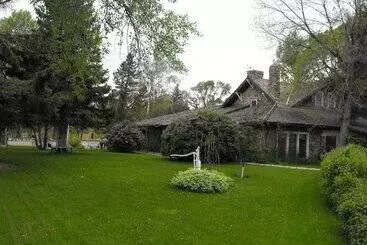 Cobblestone Manor B&b