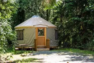 Mökkimajoitus Tall Chief Rv & Camping Resort