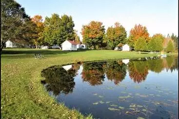 Eden Village Motel & Cottages