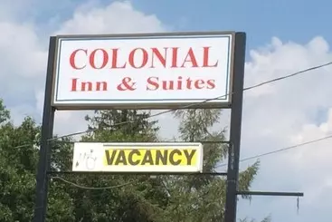 Motelli Colonial Inn & Suites