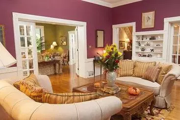 مبيت وإفطار Antebellum Inn