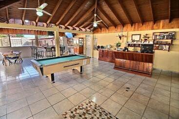 בית מלון כפרי Garant & Suites