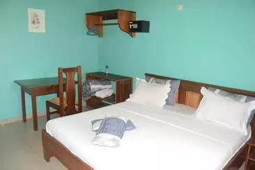 هتل Hôtel Restaurant Gites Kribi