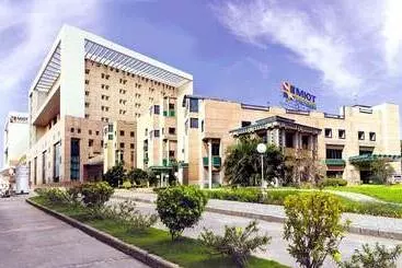 Hotel Fabexpress Raj Supreme Residency