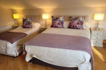 تختخواب و صبحانه Rockcrest House