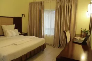 هتل Mika Convention Center Meanwood