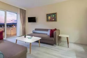 Royal Garden Beach Hotel   All Inclusive