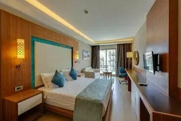 Ramada Hotel & Suites by Wyndham Kusadasi