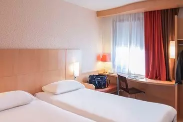 هتل Hôtel Ibis Cambrai