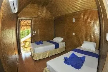 בקתות Phutawan Bamboo Resort