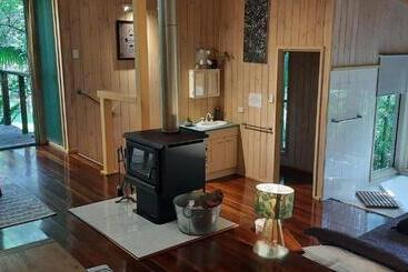 房子 Treetops Montville