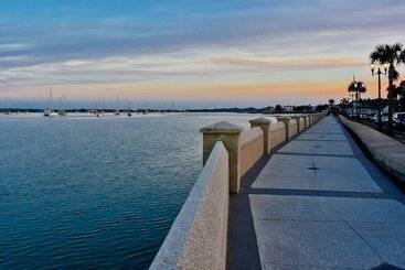 Little Palm Hideaway Cottage