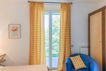 Romantic Cottage In San Feliciano With Garden