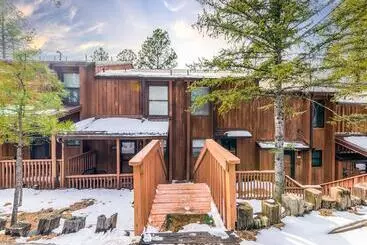 Mökkimajoitus Whispering Bluff #103