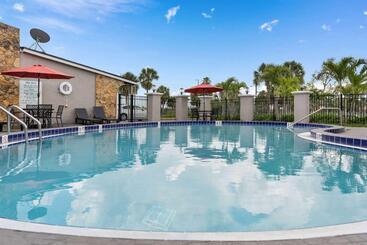 Hotel Travelodge By Wyndham Kissimmee/orlando