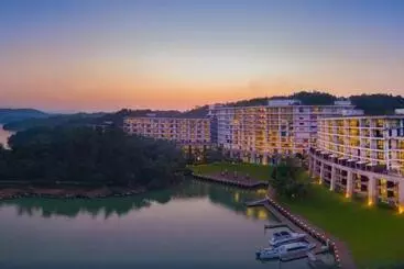 ホテル Hentique Resort & Spa