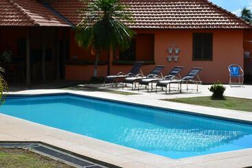 Bed and Breakfast Pantanal Ranch Meia Lua