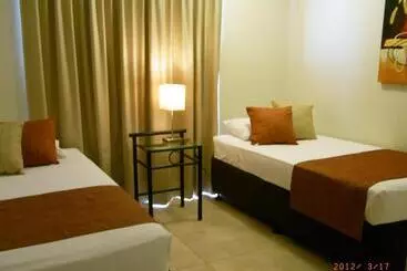 מלון דירות Coral Towers Holiday Suites