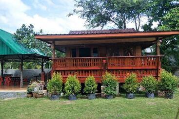 Отель Oyo 967 Andathien Pool Villa Aonang