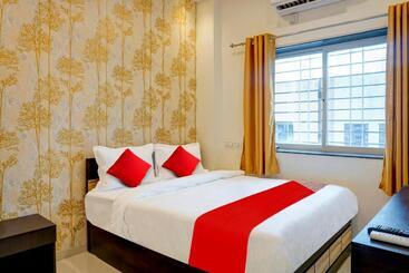 Fabhotel The Golden Leaf