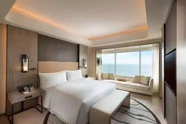 فندق Conrad Manila