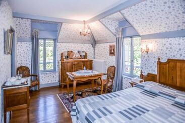 פנסיון La Closerie De Fronsac