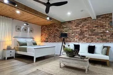 Majatalo Coastal Retreat: Cosy Studio Suite Near The Shore