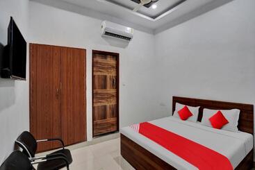 Hotel Oyo Flagship 80991 Kvs Residency
