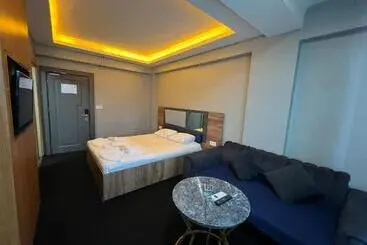 Hotelli Near Suites