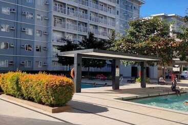 Oyo 936 Yumis Condotel Trees Residences