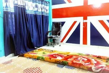 ユースホステル Dwaraka Inn    Lpu Law Gate    Super Deluxe Rooms For Parents, Students, Couples, Corporate