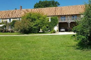 مبيت وإفطار La Charbonnière