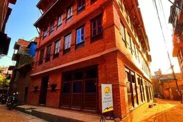 پانسیون Luniva Restaurant And Guest House