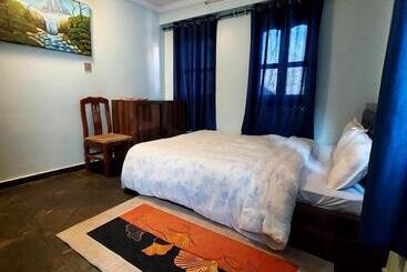 پانسیون Luniva Restaurant And Guest House