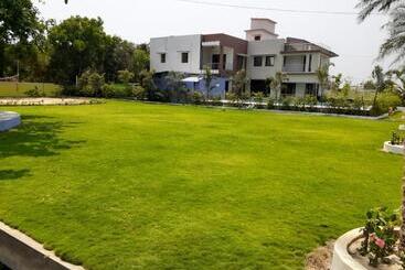 Art Resort & Farm House