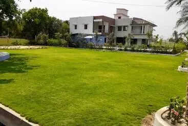 Art Resort & Farm House