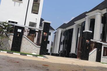 هتل Sakura Apartment