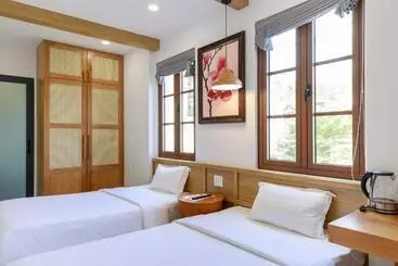 Hotel Lotus Home Corner & Rooftop