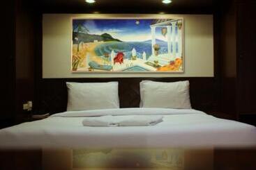 Hotell Karon Cafe Inn